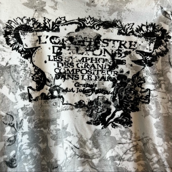 “Nicki” by Nicole Miller graphic long sleeve embellished T-shirt. - Picture 3 of 7